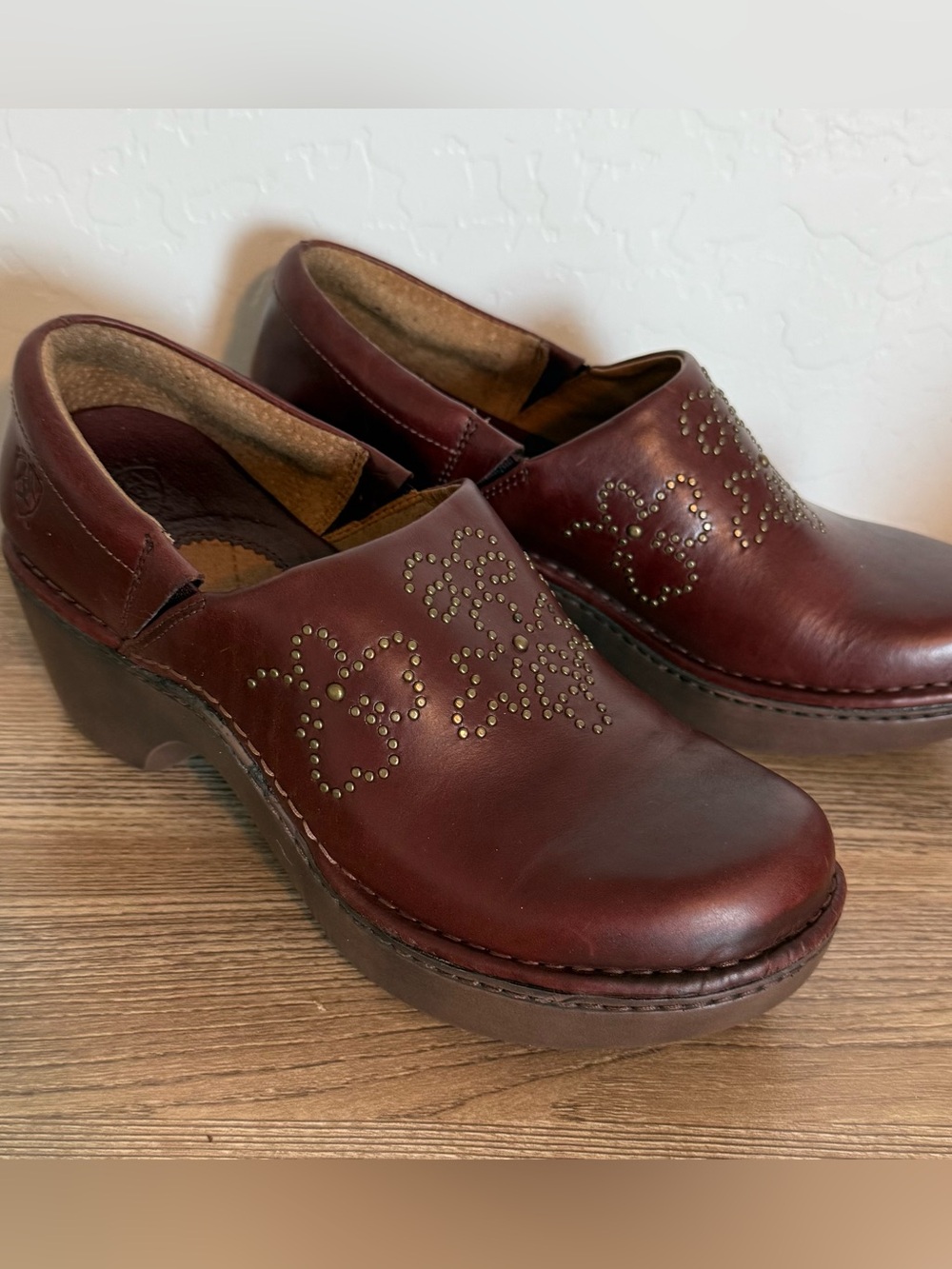 8.5 Ariat Strathmore Women's Leather Clogs Studs Floral Burgundy Brown Western